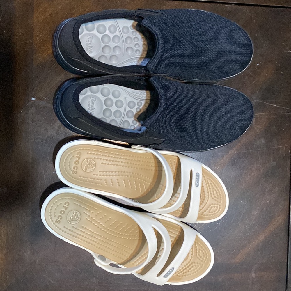 2 Pairs Womens Crocs